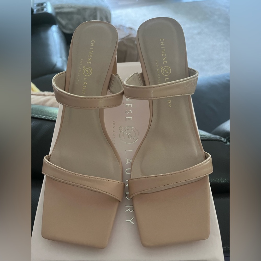 Chinese Laundry taupe/cream heels - never worn